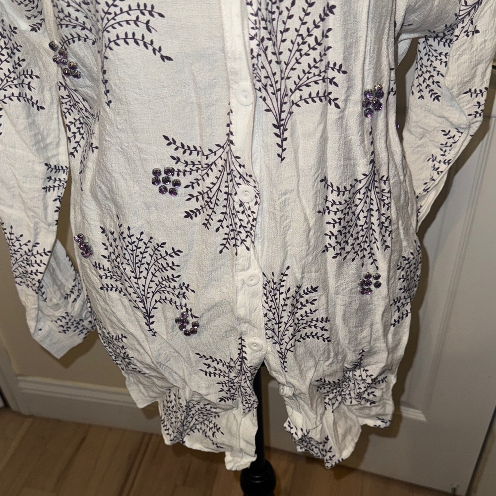 Elegant Cream and Purple Floral Button Down Shirt - Picture 4 of 16